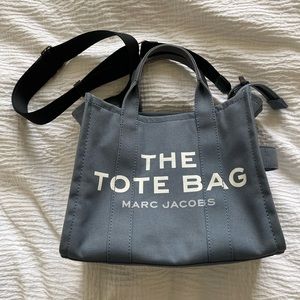 Marc Jacobs The Medium Tote Bag